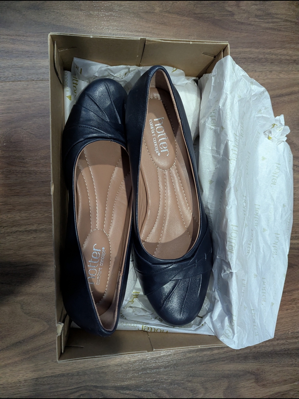 New In Box Hotter Navy Leather Pleated Slip-On Flats